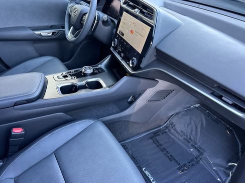 Used 2025 Lexus RZ 300e w/ Accessory Package (Z2) image 17