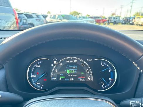 Used 2025 Toyota RAV4 SE AWD/4WD image 17