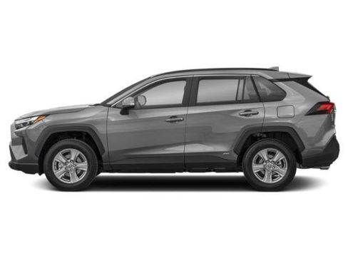 Used 2022 Toyota RAV4 XLE w/ Convenience Package AWD/4WD image 3