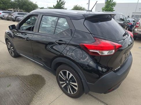 Used 2019 Nissan Kicks SR w/ SR Premium Package FWD image 4