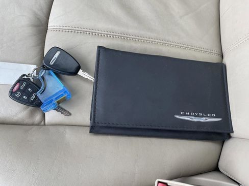 Used 2013 Chrysler 200 Limited image 6