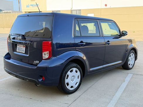 Used 2013 Scion xB FWD image 5