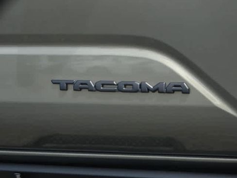 Used 2024 Toyota Tacoma TRD Off-Road w/ TRD Off Road Upgrade Package AWD/4WD image 18