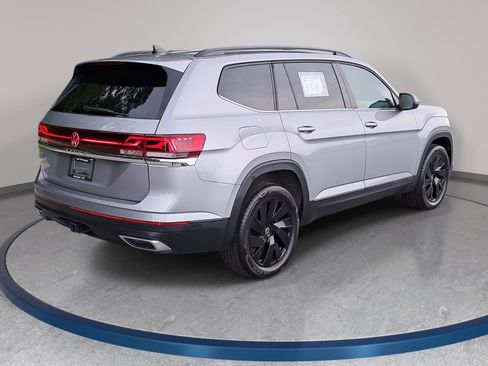 Certified 2026 Volkswagen Atlas SE w/ Black Wheel Package FWD image 5