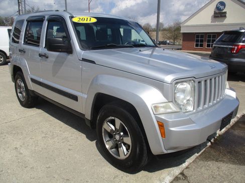Used 2011 Jeep Liberty Sport AWD/4WD image 8