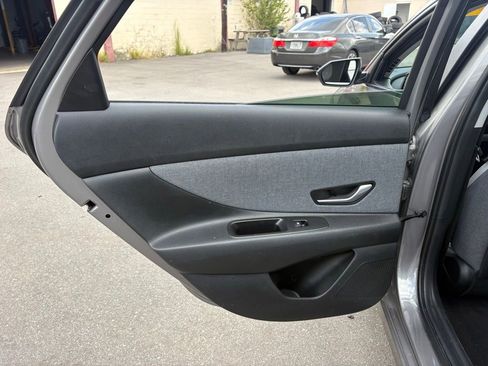 Used 2023 Hyundai Elantra Limited FWD image 12