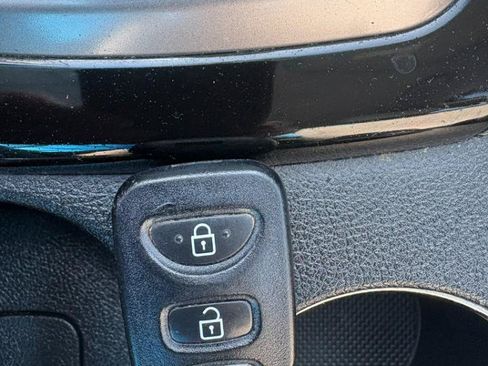 Used 2013 Hyundai Elantra GLS w/ Preferred Pkg FWD image 43