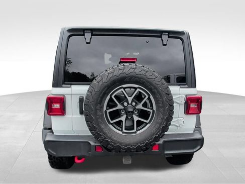 Used 2024 Jeep Wrangler Unlimited Rubicon w/ Technology Group AWD/4WD image 4
