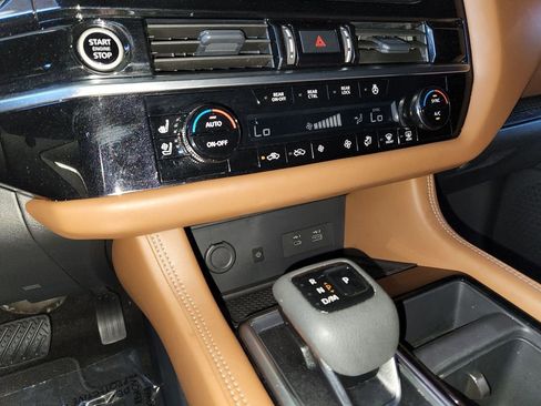 Certified 2024 Nissan Pathfinder Platinum image 27