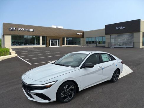 Used 2025 Hyundai Elantra Sport w/ Cargo Package image 1