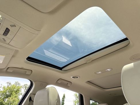 Used 2023 Buick Enclave Avenir w/ Avenir Technology Package FWD image 19