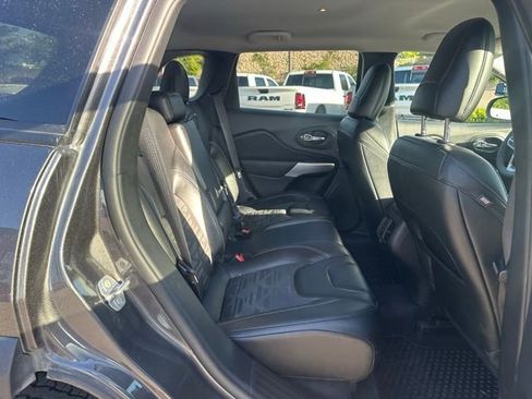 Used 2022 Jeep Cherokee Latitude AWD/4WD image 18