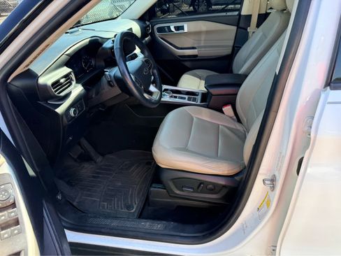 Used 2022 Ford Explorer XLT w/ Equipment Group 202A RWD image 7