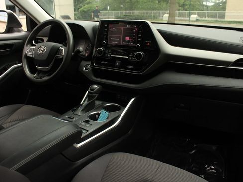 Used 2022 Toyota Highlander L AWD/4WD image 25