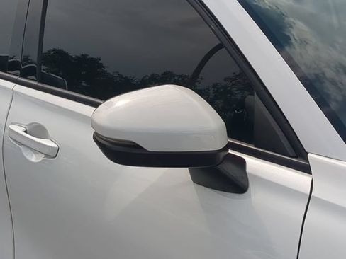 Used 2023 Honda HR-V EX-L image 12