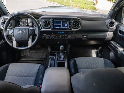 Used 2022 Toyota Tacoma TRD Sport image 9