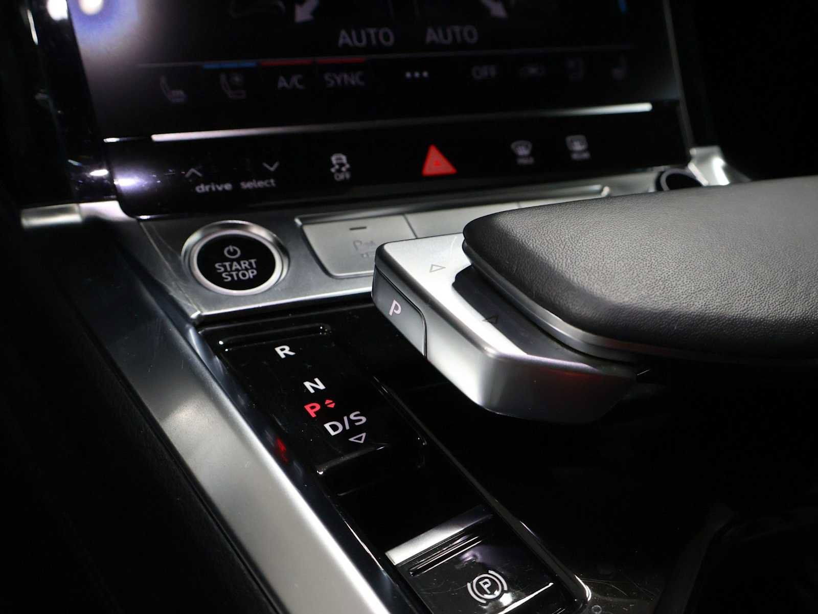 Used 2023 Audi e-tron Premium Plus w/ Premium Plus Package AWD/4WD image 27