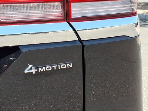 Certified 2025 Volkswagen Atlas SEL AWD/4WD image 17