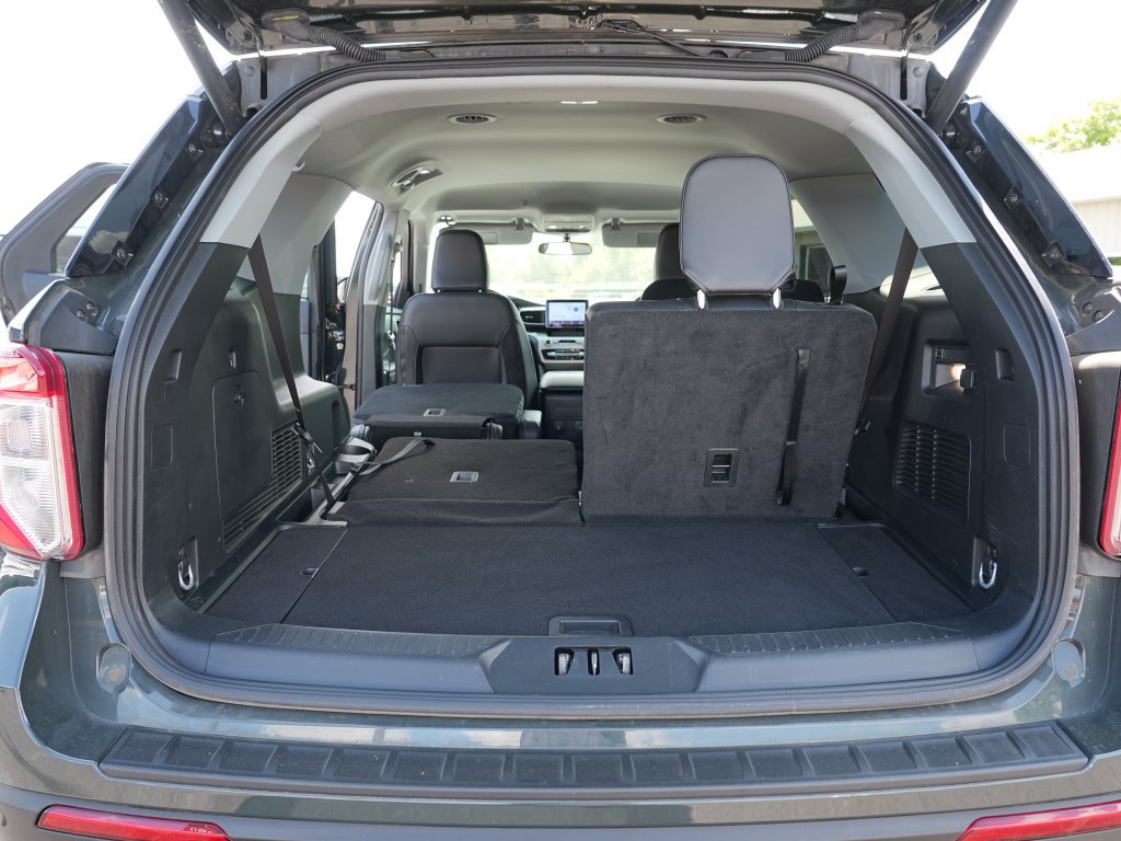 Used 2024 Ford Explorer XLT w/ Equipment Group 202A AWD/4WD image 26