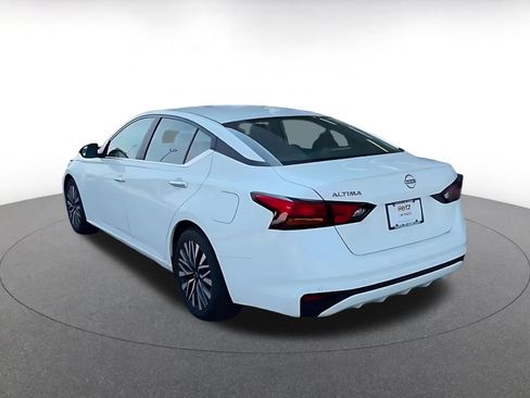 Used 2025 Nissan Altima 2.5 SV FWD image 11