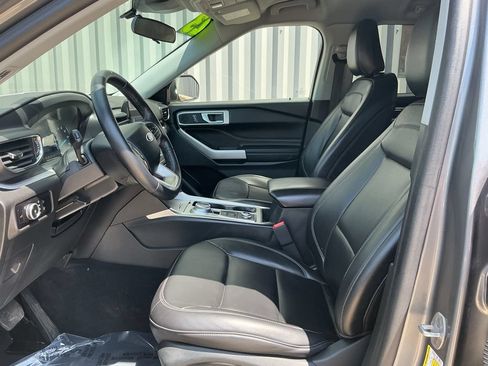 Used 2023 Ford Explorer XLT w/ Equipment Group 202A AWD/4WD image 9
