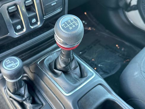 Certified 2022 Jeep Wrangler Willys image 23