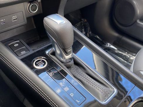 Used 2024 Nissan Kicks SR w/ SR Premium Package FWD image 17