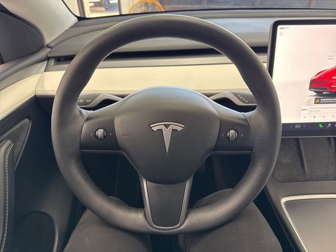 Used 2022 Tesla Model Y Long Range image 20