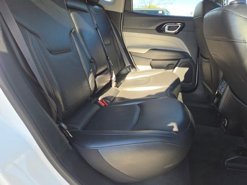 Used 2022 Jeep Compass Limited image 9