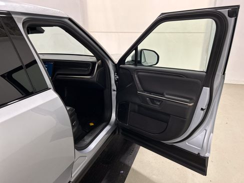 Used 2025 Rivian R1T Adventure AWD/4WD image 18