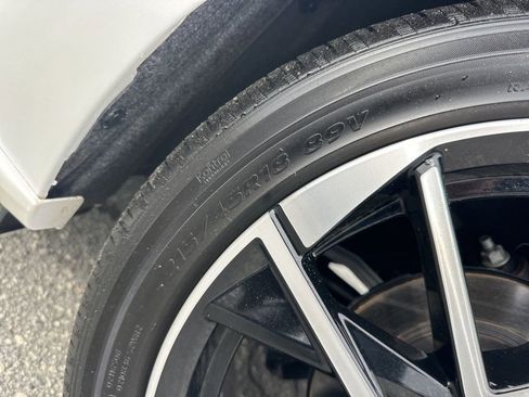 Used 2025 Nissan Sentra SR w/ SR Premium Package image 31