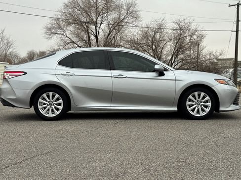 Used 2018 Toyota Camry L image 8