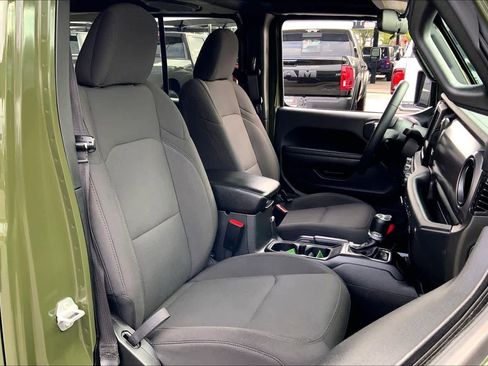 Certified 2023 Jeep Wrangler Unlimited AWD/4WD image 9