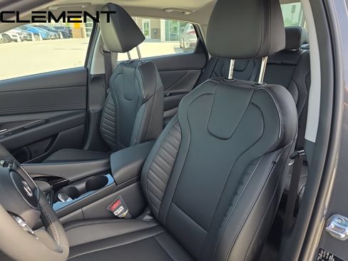 Certified 2025 Hyundai Elantra Limited FWD image 33
