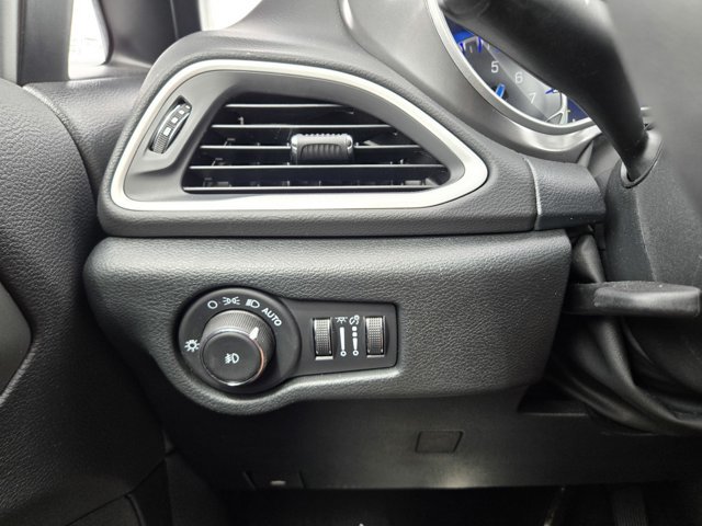 Used 2026 Chrysler Pacifica Select FWD image 24