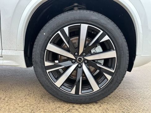 New 2026 Volvo XC90 B5 Core w/ Protection Package Premier image 9