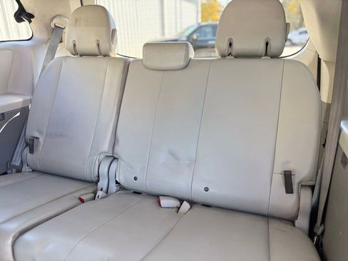 Used 2013 Toyota Sienna XLE image 18