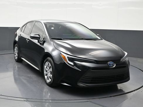 Used 2025 Toyota Corolla LE image 7