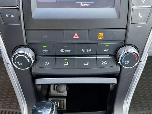 Used 2017 Toyota Camry LE FWD image 29