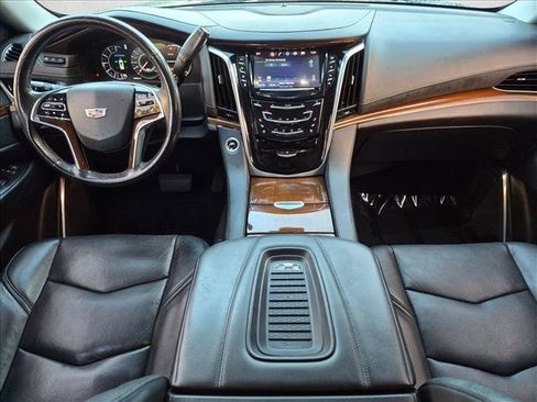 Used 2020 Cadillac Escalade Luxury RWD image 16