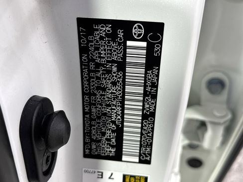 Used 2017 Toyota Prius Prime Advanced image 32