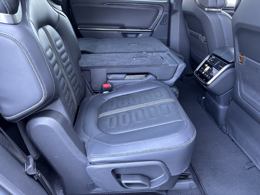 Used 2025 Rivian R1S Adventure Dual AWD/4WD image 28