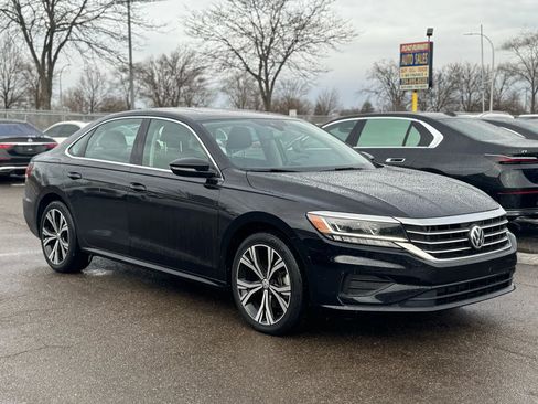 Used 2022 Volkswagen Passat 2.0T SE image 3