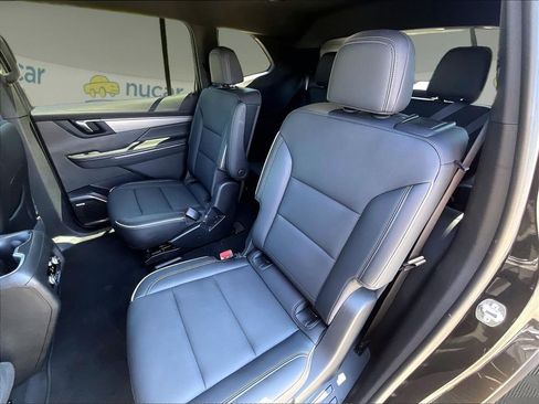 Used 2025 Buick Enclave Preferred AWD/4WD image 14