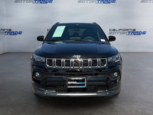 Used 2024 Jeep Compass Latitude AWD/4WD image 2