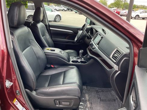 Used 2017 Toyota Highlander XLE AWD/4WD image 47