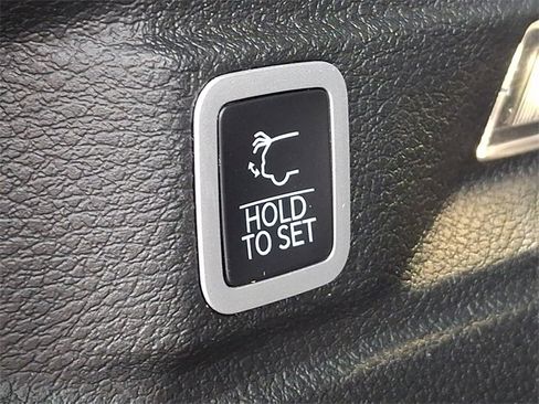 Used 2024 Jeep Grand Cherokee L Limited w/ Luxury Tech Group II image 30