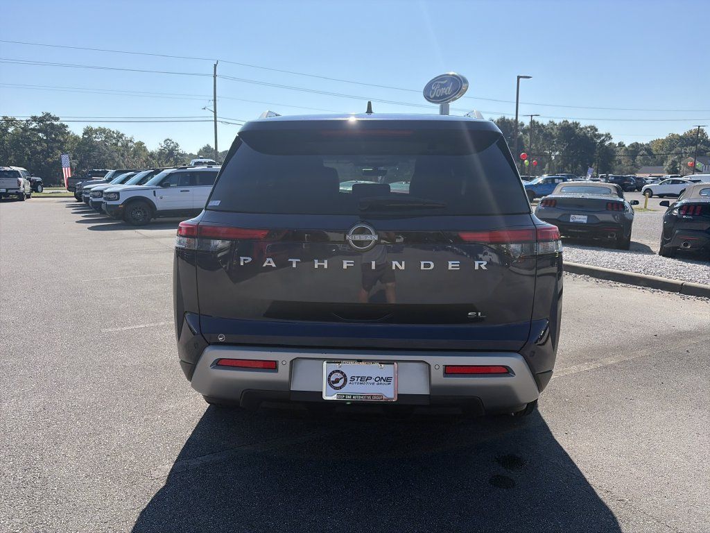 Used 2025 Nissan Pathfinder SL FWD image 6