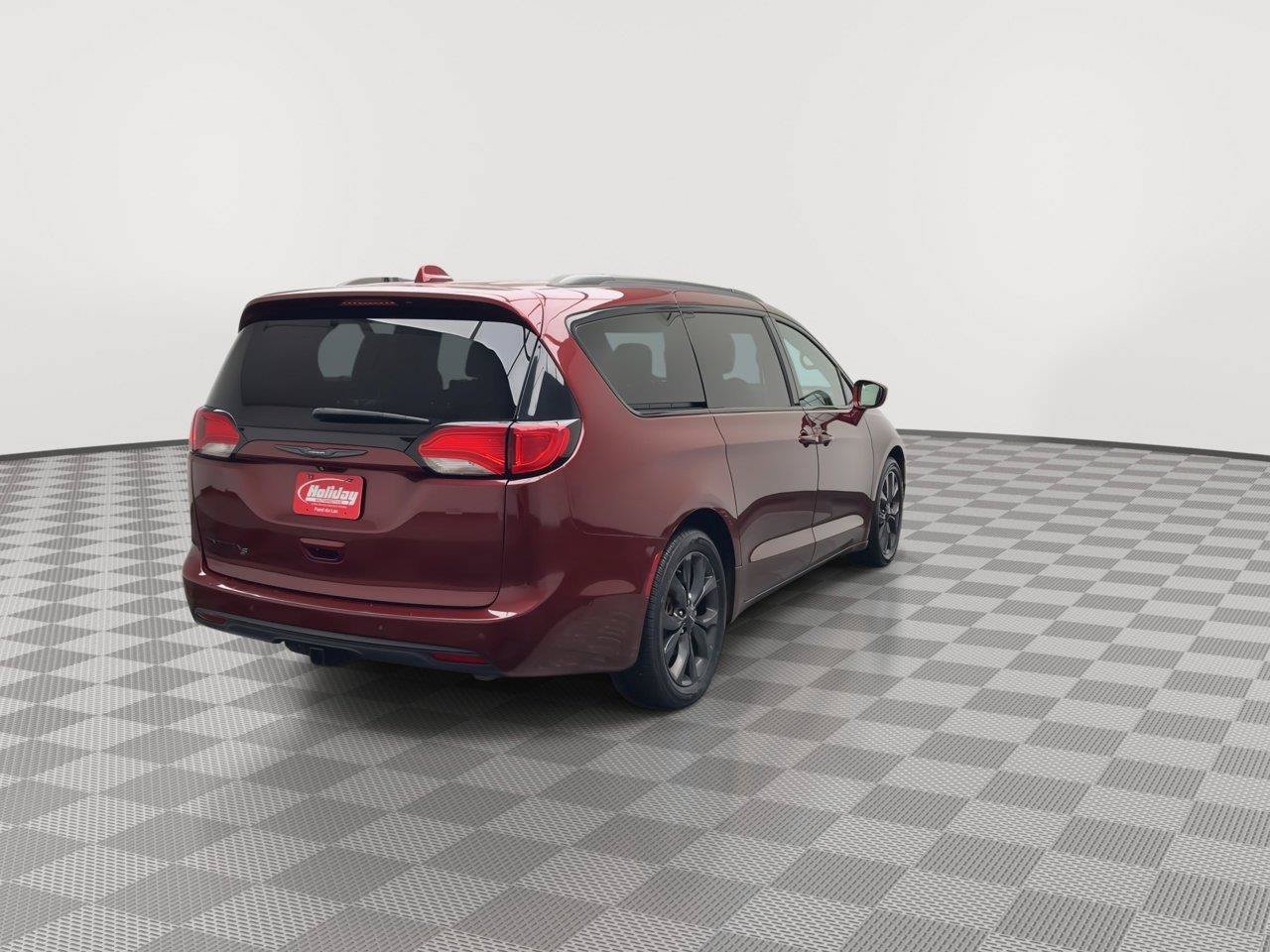 Used 2018 Chrysler Pacifica Touring-L Plus FWD image 39