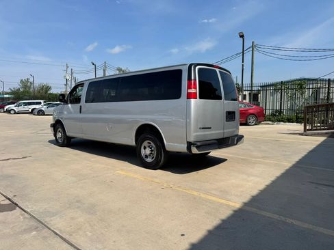 Used 2017 Chevrolet Express 3500 LT w/ LT Preferred Equipment Group RWD image 5